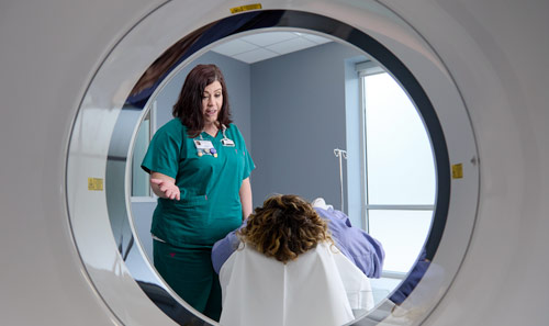 patient and technicial during an imaging test